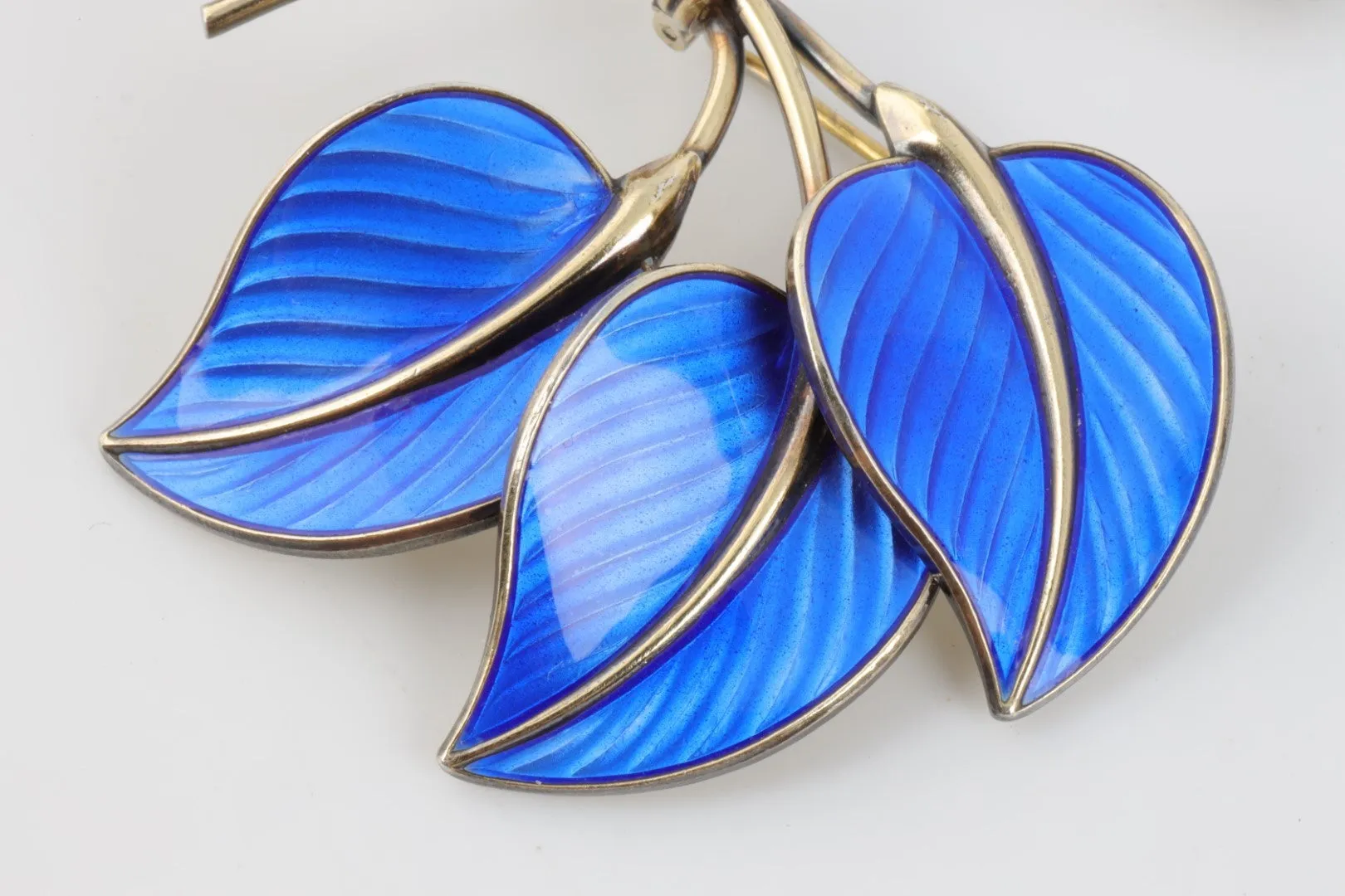 925 Silver Blue Leaf Brooch and Clip On Earring Set (22.42g.)