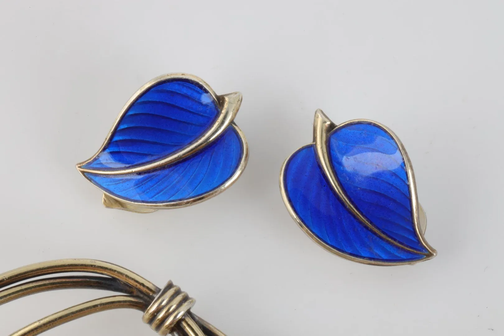 925 Silver Blue Leaf Brooch and Clip On Earring Set (22.42g.)