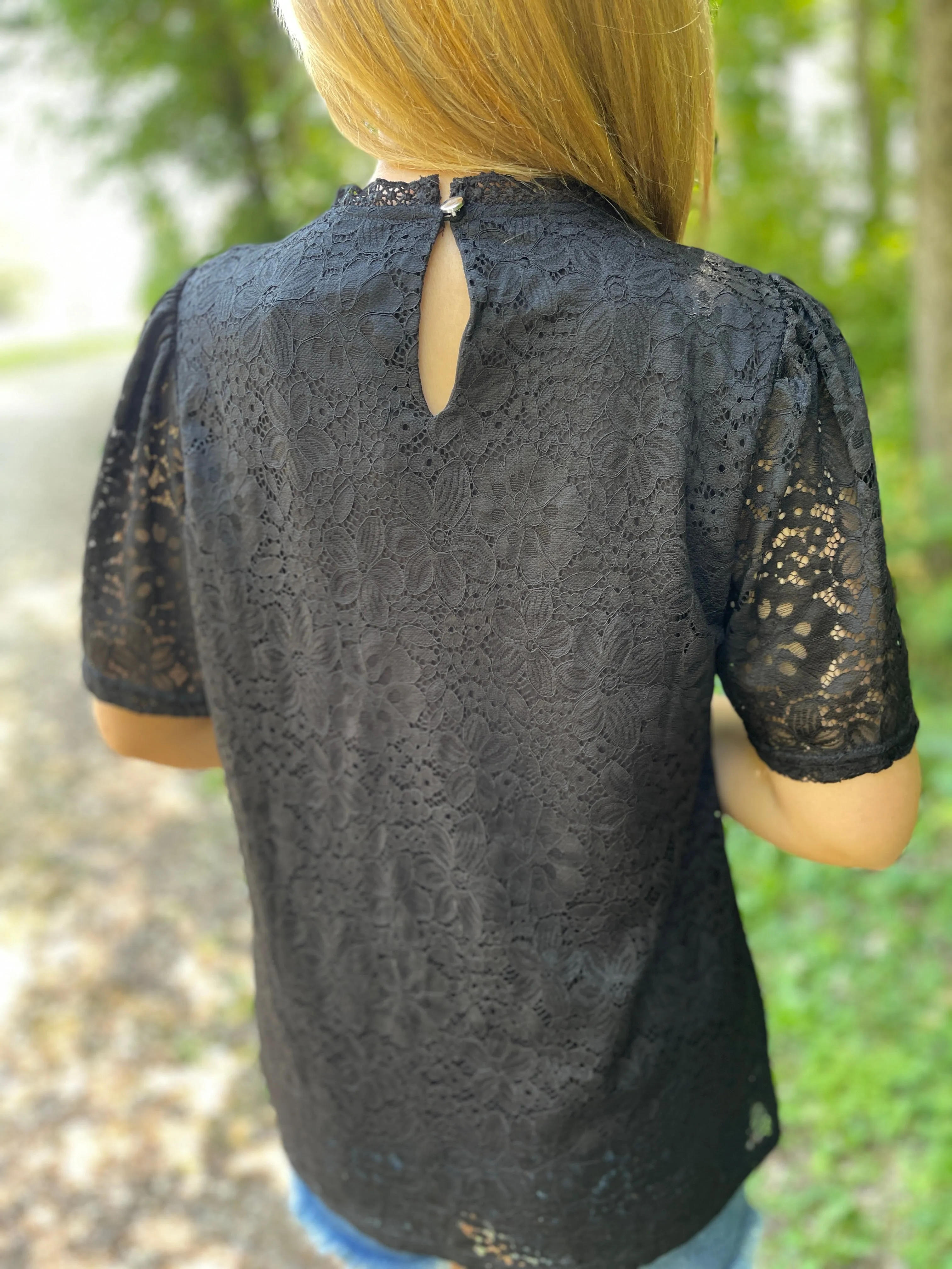 BLACK ALL OVER LACE SHORT SLEEVE TOP