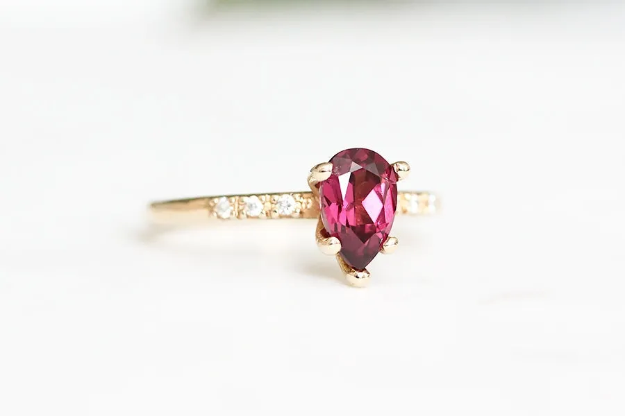 Tryst Garnet   Diamond Ring