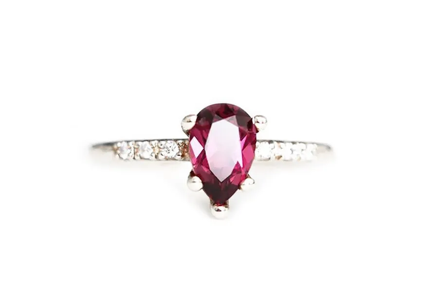 Tryst Garnet   Diamond Ring