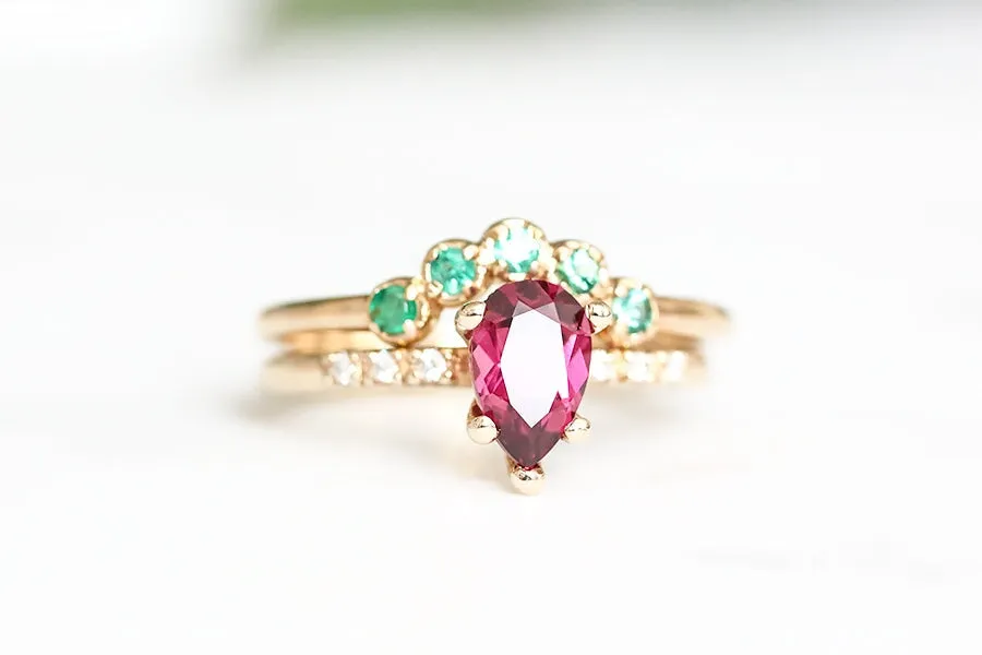 Tryst Garnet   Diamond Ring